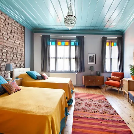 Enjoy Golden Horn Views From Tangerine House Isztambul