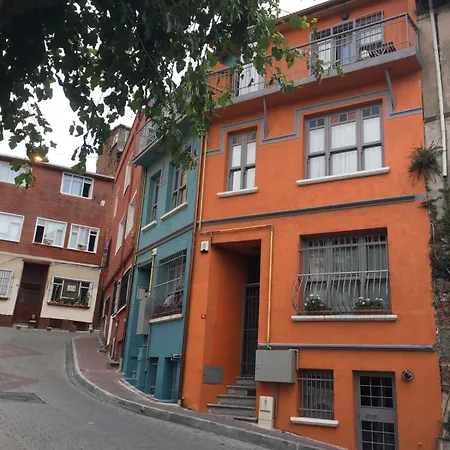 Enjoy Golden Horn Views From Tangerine House Istambul